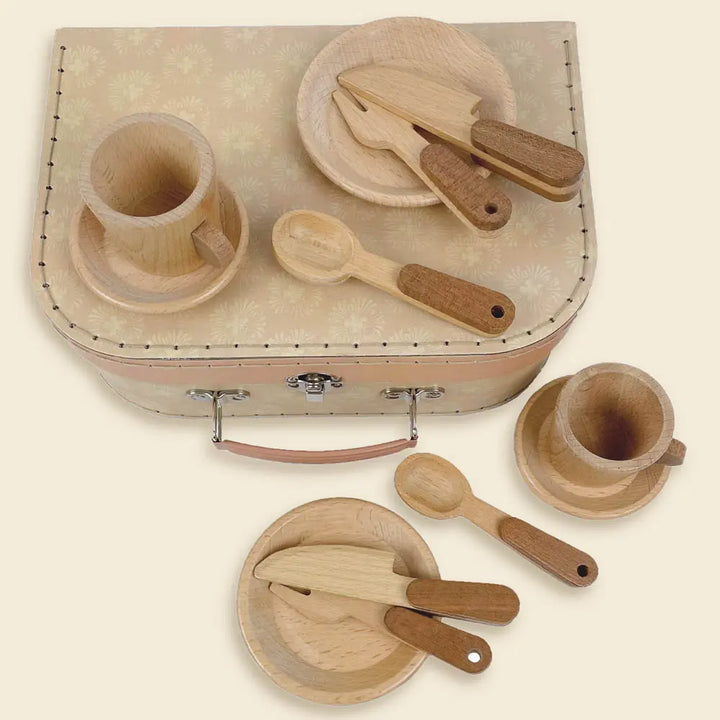 BREAKFAST SET IN A CASE
