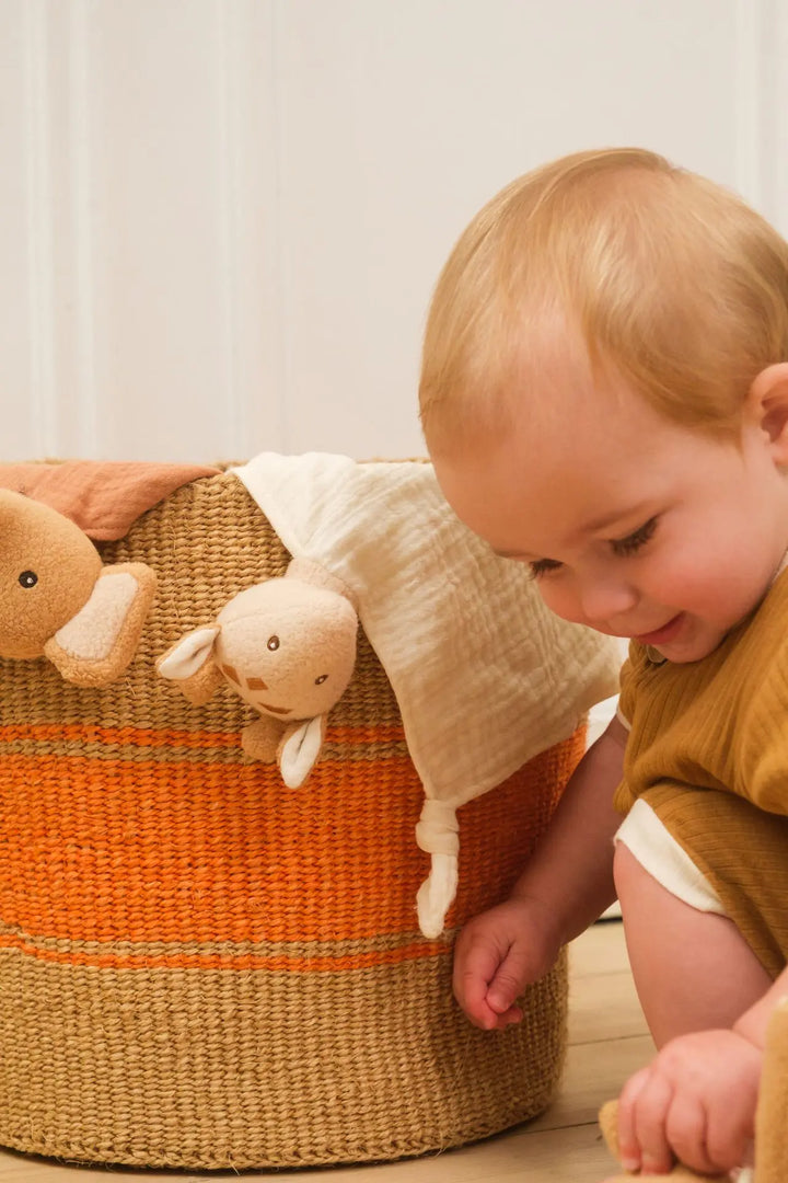 Leonie giraffe doudou detail in woven basket