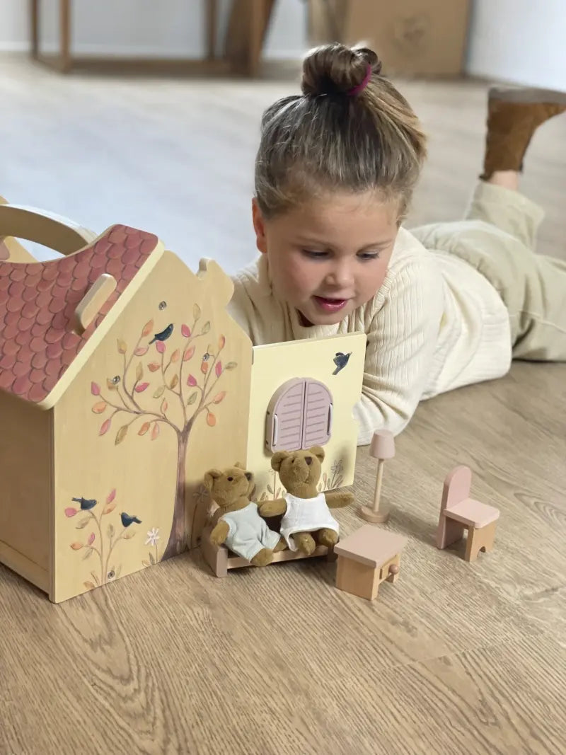 DOLL HOUSE WITH BEARS