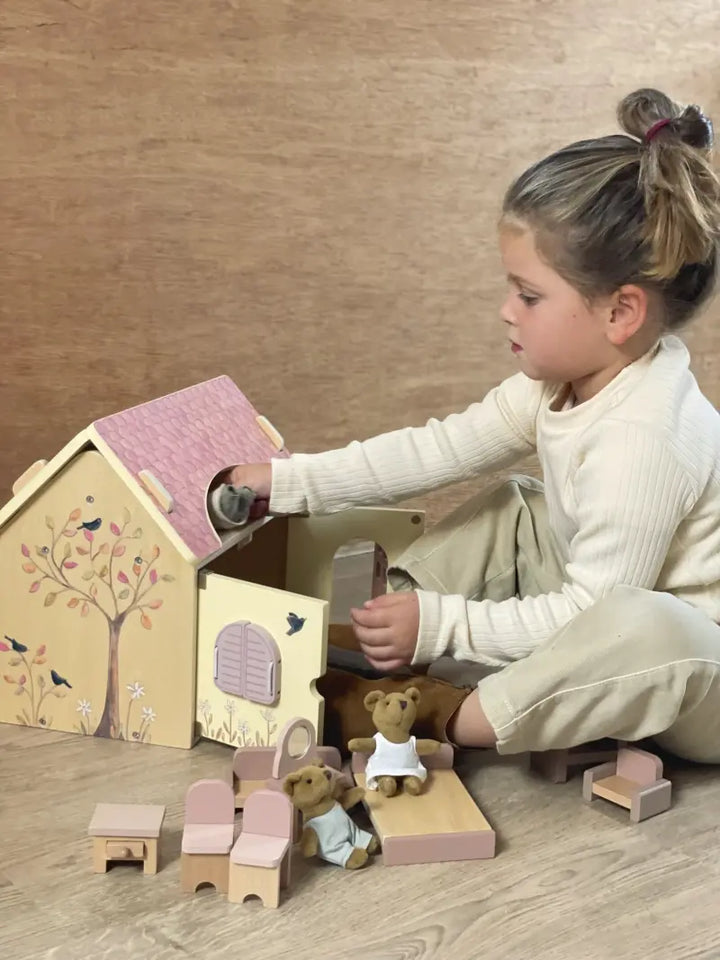 DOLL HOUSE WITH BEARS