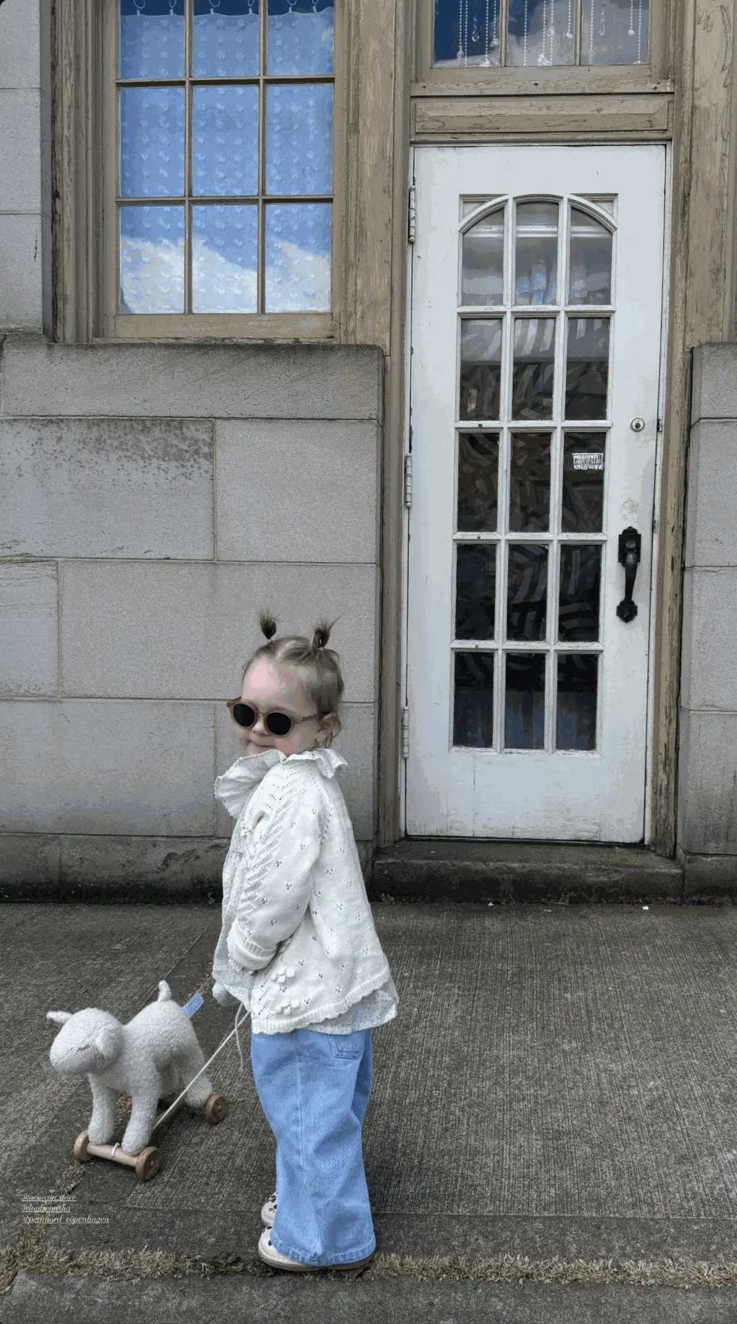 PULL-ALONG MARY