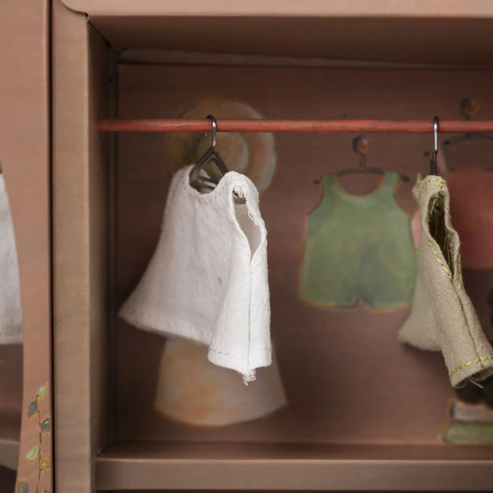 WARDROBE WITH BEAR