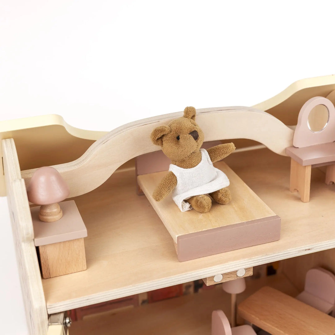 DOLL HOUSE WITH BEARS