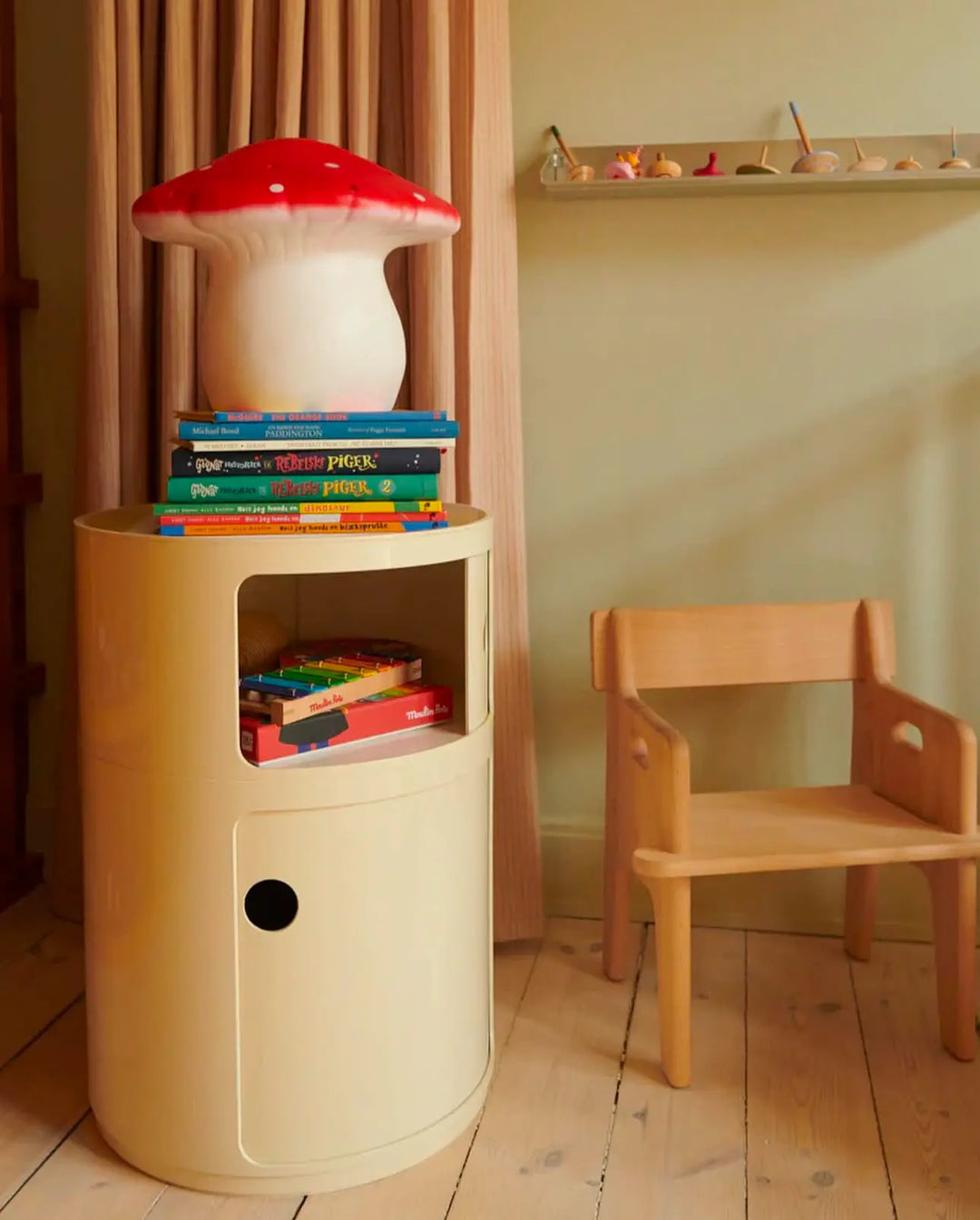 LAMP MUSHROOM MEDIUM RED