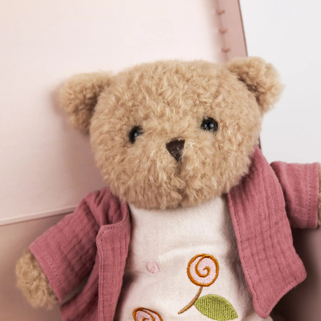 MORRISSETTE WITH CLOTHES