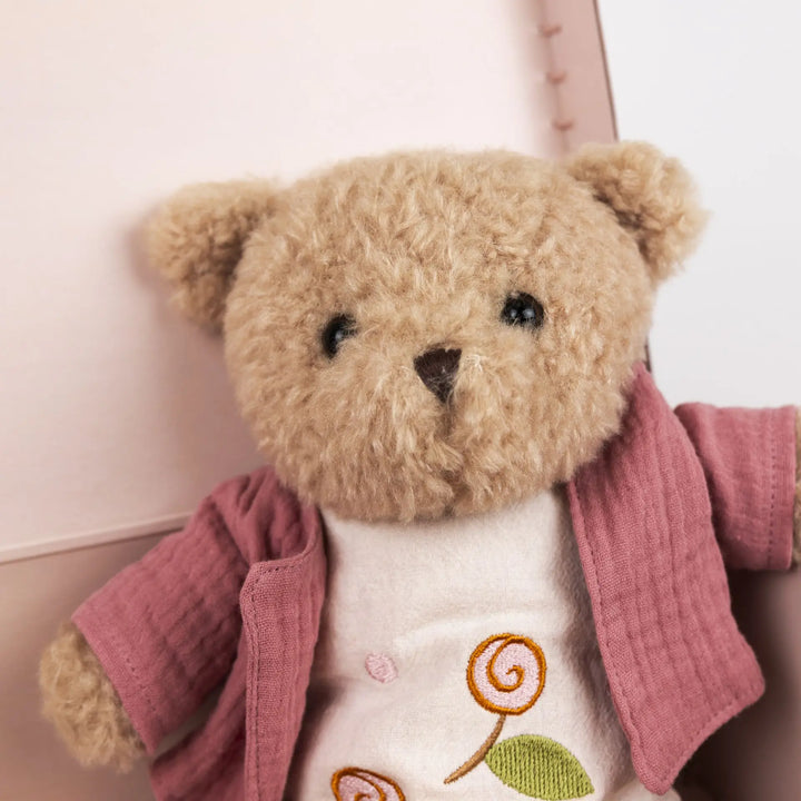 MORRISSETTE WITH CLOTHES