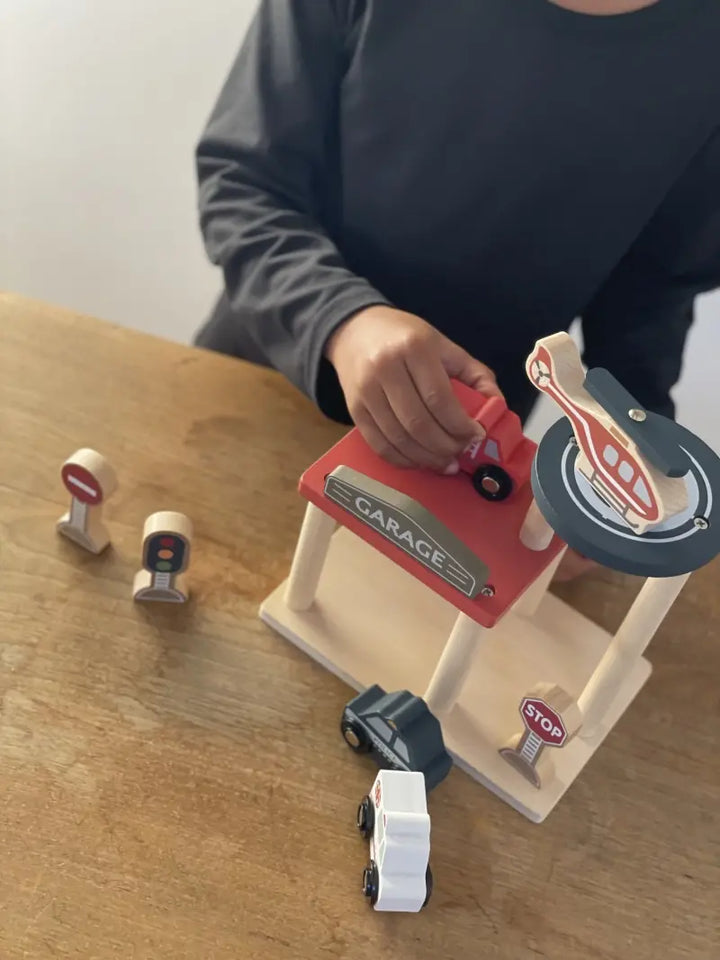 GARAGE WITH CARS