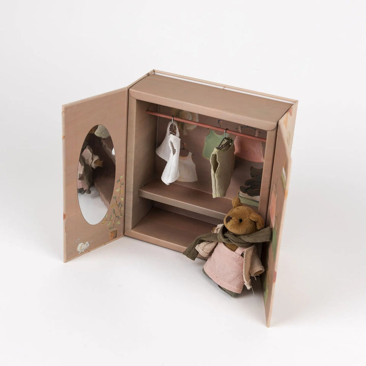 WARDROBE WITH BEAR
