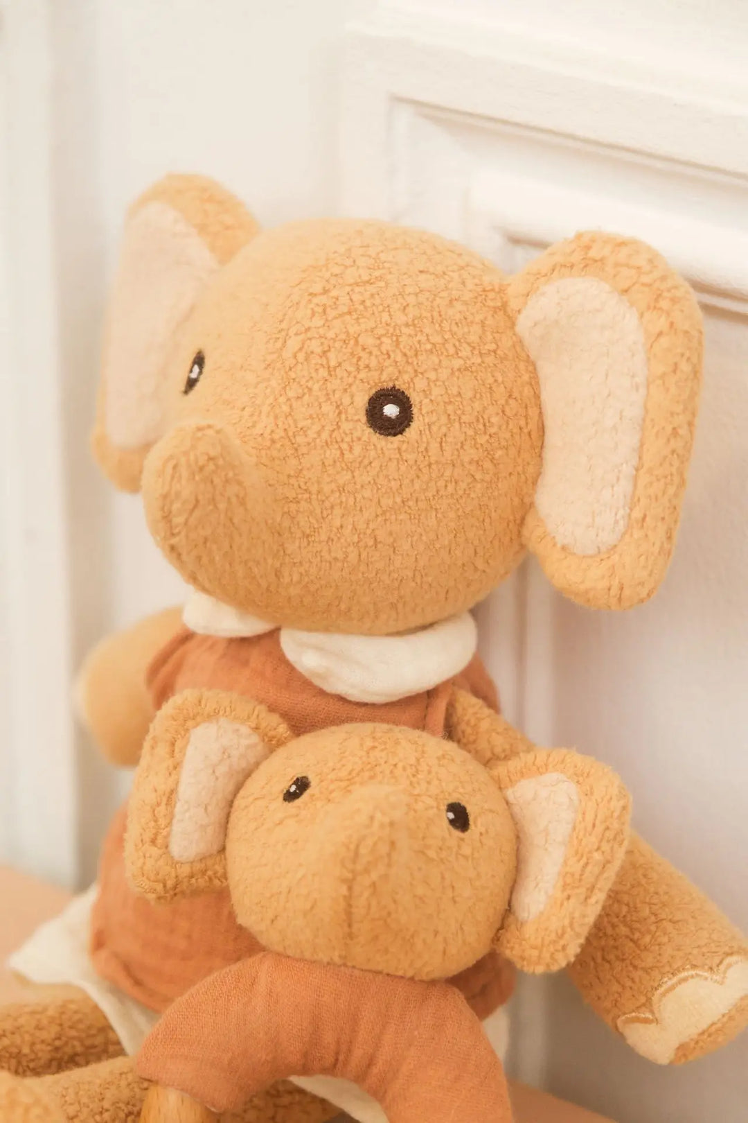 Coffret cadeau Ollie l'éléphant : doudou et hochet