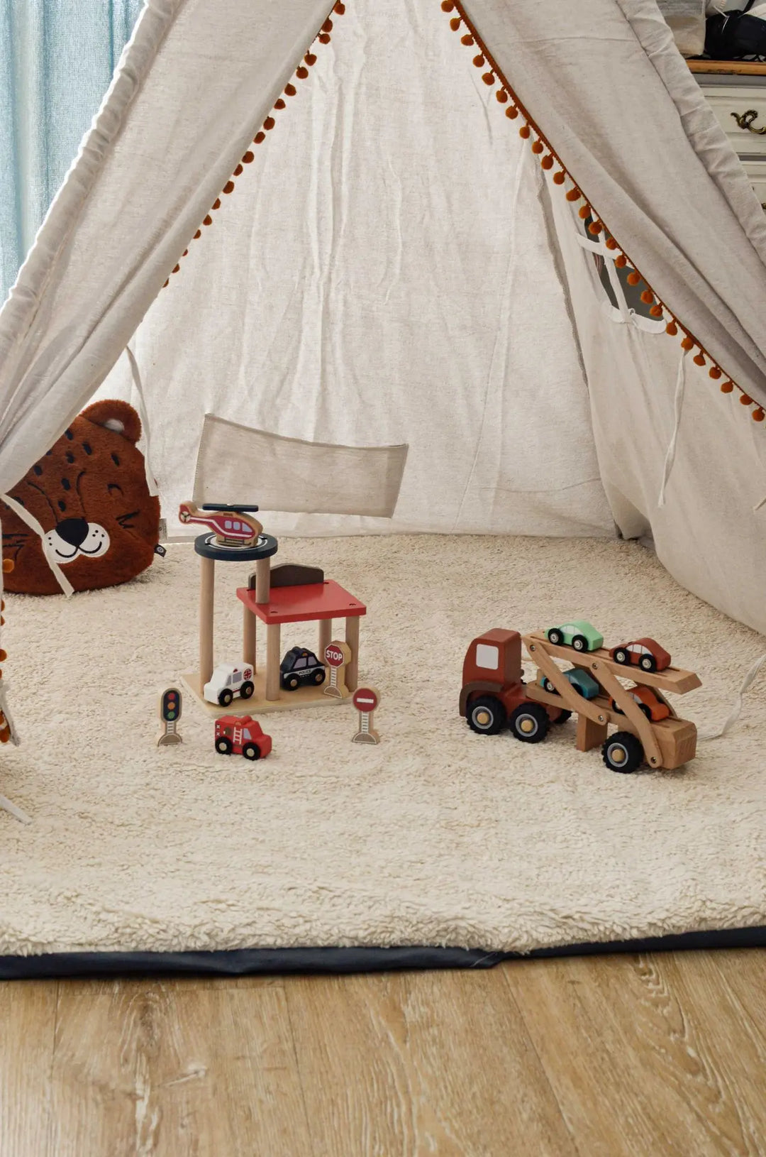 GARAGE WITH CARS