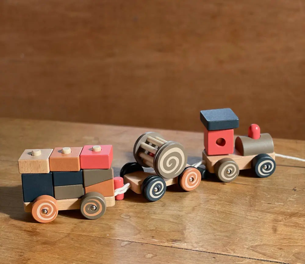 PULL-ALONG TRAIN