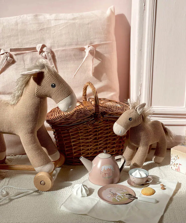 TIN TEA SET PRINCESS IN A BASKET