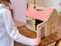 DOLL HOUSE WITH BEARS