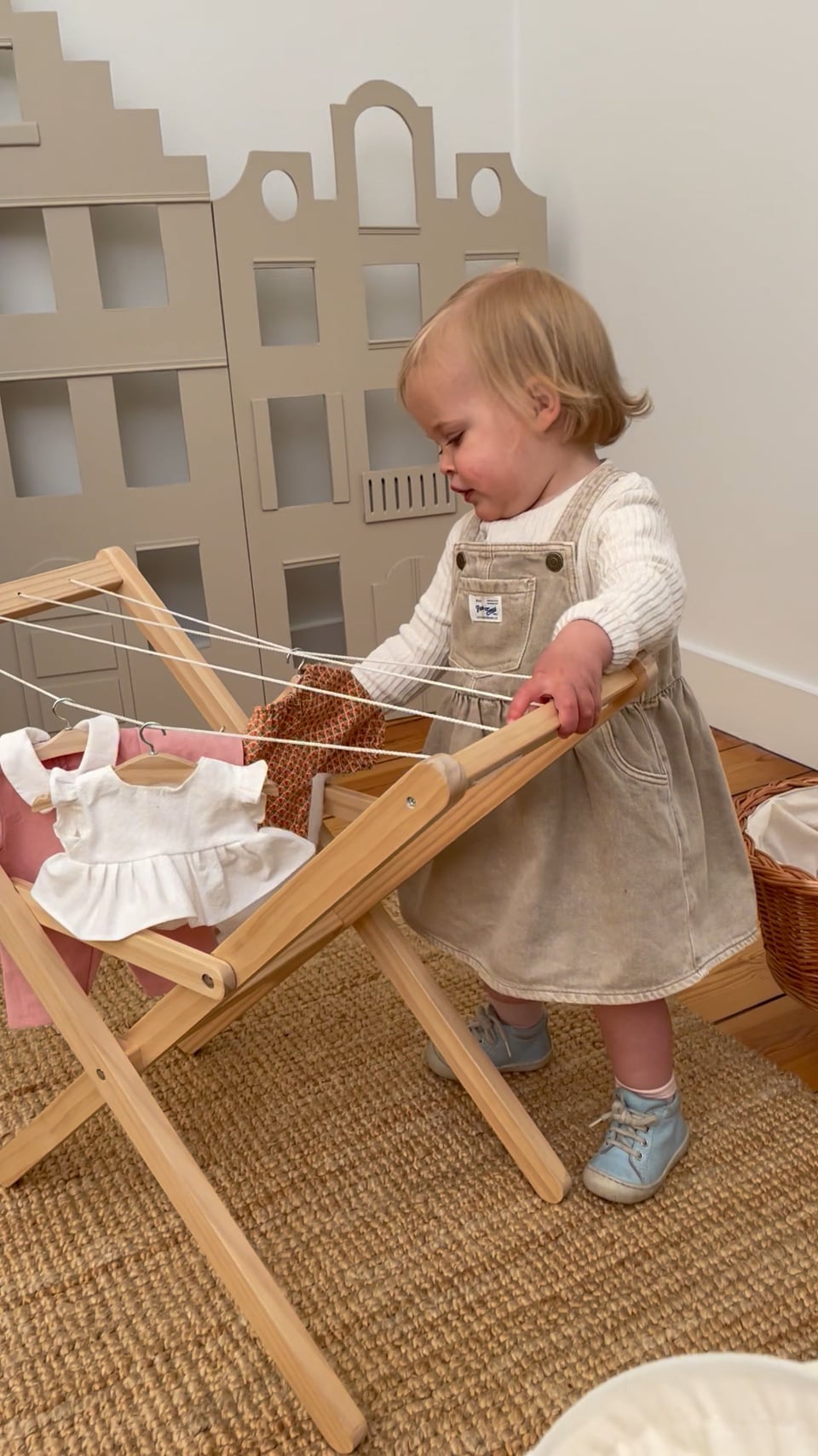 CLOTHES AIRER + PEGS + HA