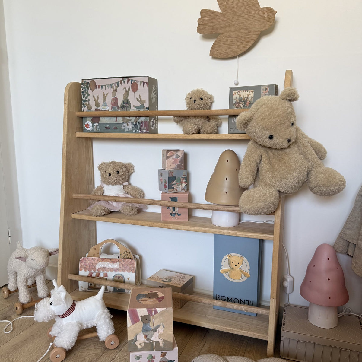 A wooden bookshelf with Egmont Toys, photo by @claraqhn